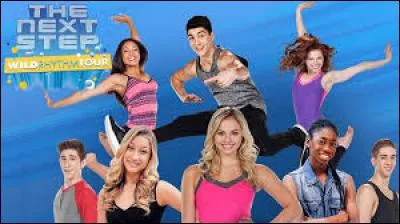 Dans la saison 2, qui a embrassé Émilie ?