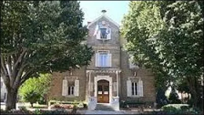 Nous partons à Champagne-au-Mont-d'Or. Ville de la banlieue Lyonnaise, elle se situe dans le département ...