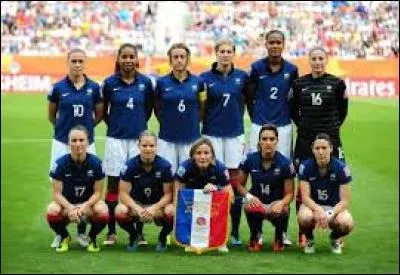 Quelle est la meilleure buteuse de l'équipe de France féminine encore en activité ?