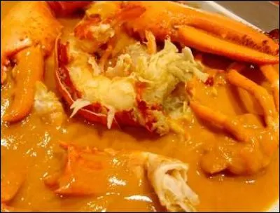 Magnifique homard en sauce béchamel agrémentée de fumet de poisson, truffe, coulis de homard, c'est la sauce :