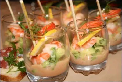 La sauce est une mayonnaise additionnée de concentré de tomate et d'un peu de cognac, que vous propose-t-on ?