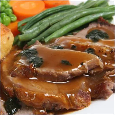 Quelle est cette sauce faite par réduction de vin blanc avec un roux blond auquel on ajoute des dés de truffes et qui accompagnera à merveille vos viandes et filets de boeuf ?