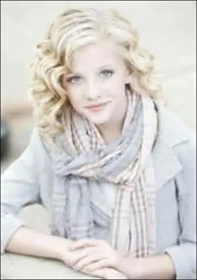 Comment se nomme la petite sur de Brooke Hyland ?