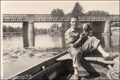 Un homme et un chien dans une barque. Le chien lâche une caisse, l'homme tombe brutalement dans l'eau et se noie. Quelle est la race du chien ?