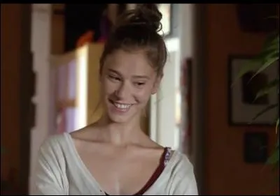 Comment s'appelle cette jeune fille ?