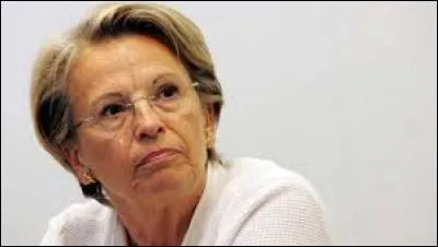 Son père était maire de Biarritz, et elle est une femme politique de droite, députée des Pyrénées Atlantiques, elle fut plusieurs fois ministre.