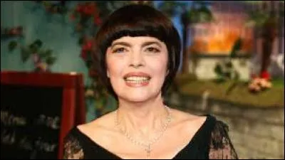 Cette chanteuse née à Avignon a vendu plus de 23 millions de disques en France.