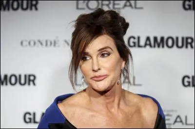 Comment s'appelle leur père, anciennement Bruce ?