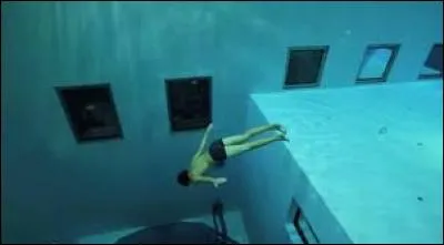 Quelle expression pouvez-vous utiliser si la profondeur de la piscine dans laquelle vous êtes est supérieure à votre taille ?