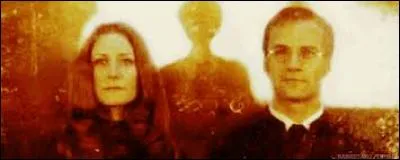 Qui regarde le Miroir du Risèd en espérant trouver la Pierre Philosophale ?