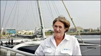 Vous ne le savez peut-&ecirc;tre pas, alors je vous le dis, Olivier de Kersauson appara&icirc;t sur un timbre de Centrafrique !