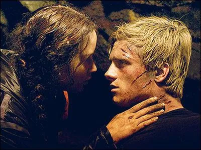 Où Peeta et Katniss s'embrassent-ils pour la première fois ?
