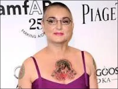 Avec combien de chanteurs un des membres fondateurs de "Pink Floyd" a-t-il chanté "Mother" ?