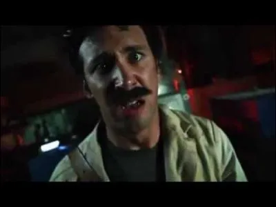 Qu'utilise le Dr. Castafolte au moment o&ugrave; Dario allait tuer le Visiteur ?