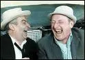 Qui sont ces deux acteurs morts de rire ?