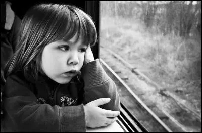 Qui est l'auteur du poème "L'ennemi se déguise en l'Ennui" ?