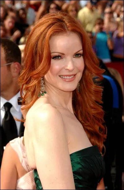 Elle a les cheveux...