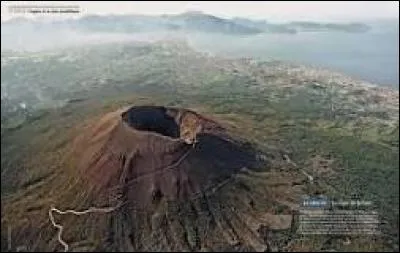 Vrai ou faux ? Le Vésuve est un volcan considéré comme actif.
