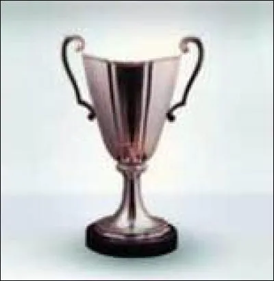 Anderlecht s'est qualifié 3 années de suite pour la finale de la Coupe des Coupes, la remportant à 2 fois, dans quelle décennie ?