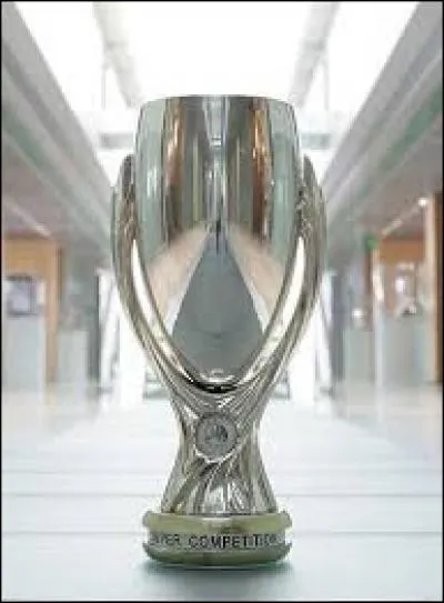 Sur 3 finales de Supercoupe d'Europe disputées, combien furent remportées ?