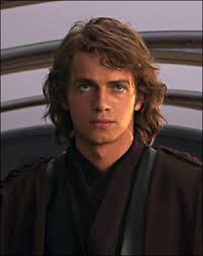 L'acteur qui a joué Anakin Skywalker (épisodes II et III) s'appelle Hayden Christensen.