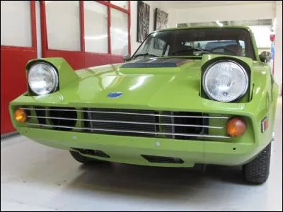 1971 > Mais qui a pu donc construire cette grenouille aux yeux globuleux ?