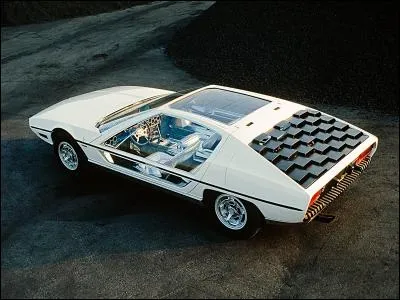 1967 > Toujours italienne, mais dans un tout autre registre : pourquoi vous sera-t-il impossible de monter un jour dans une Lamborghini Marzal ?