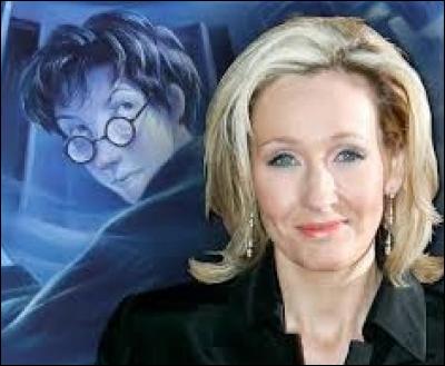 Quel est le point commun entre J.K. Rowling et son héros, Harry Potter ?