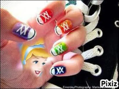 Il faut que j'aille m'acheter d'autres chaussures, comme celles-ci, de vraies beautés :