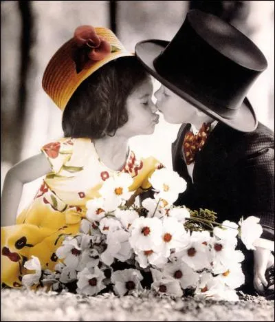 Qui chantait "Kiss me, as you love me" ?