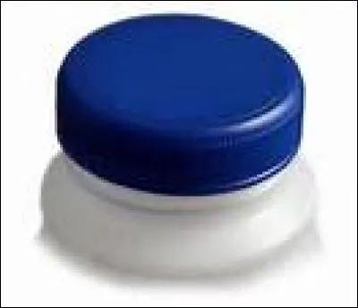 En France, quel type de lait désigne les bouchons de lait de couleur bleue ?