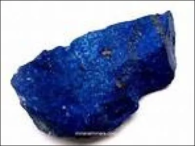 Laquelle de ces pierres ornementales est de couleur bleue ?