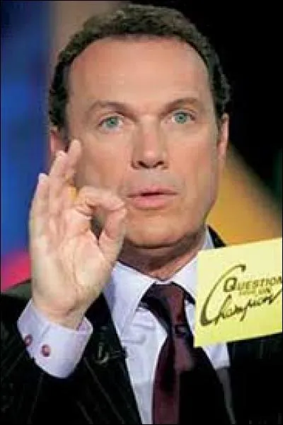 Pendant combien d'années Julien Lepers a-t-il présenté le jeu Questions pour un champion ?