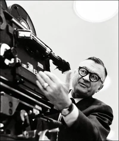 Avec quelle comédie le réalisateur Julien Duvivier a-t-il connu l'un de ses plus grands succès publics ?