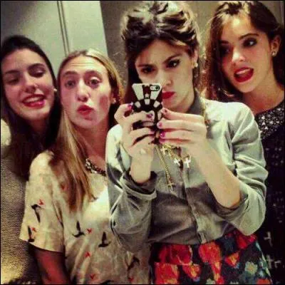 Laquelle de ces personnes n'est pas amie avec Tini ?