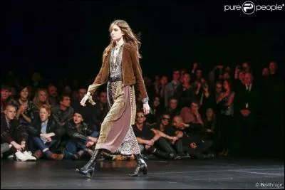 La haute-couture est une spécificité française, les vêtements sont fabriqués sur mesure. Durant quel mois a lieu le défilé automne-hiver d'une maison de couture ?