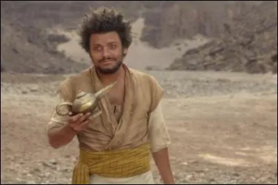 Comment s'appelle ce jeune acteur en vrai ?