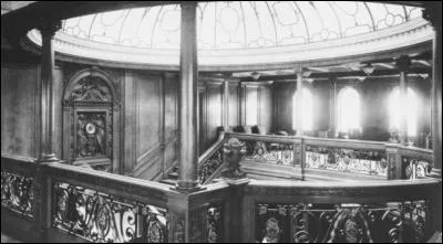 Quel objet somptueux se brise dans le Titanic ?