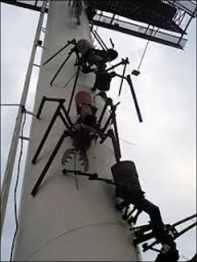 Quel est le nom du sculpteur argentin, auteur des fourmis à Retiro ?