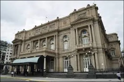 Pour quelle raison le Teatro Colón est-il considéré comme l'un des meilleurs du monde ?