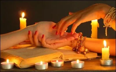 Que pratique la voyante qui peut prédire votre futur dans les lignes de la main ?