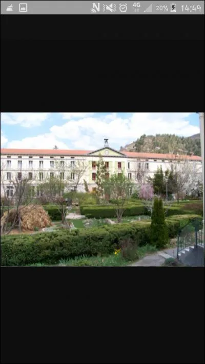 Avant d'être le collège Maria Borrely, quelle a été la fonction de ce bâtiment ?