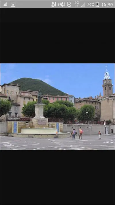 Qu'a été découvert sous la place Général de Gaulle lors du creusement du parking souterrain ?