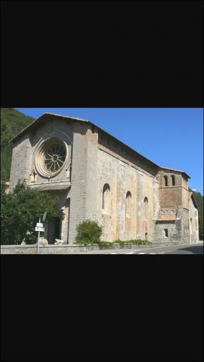 Qu'ont révélé les diverses campagnes de fouille sous la cathédrale Notre-Dame du Bourg ?
