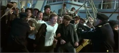 Les officiers sont oblig&eacute;s de faire quoi lors de l'&eacute;vacuation ?