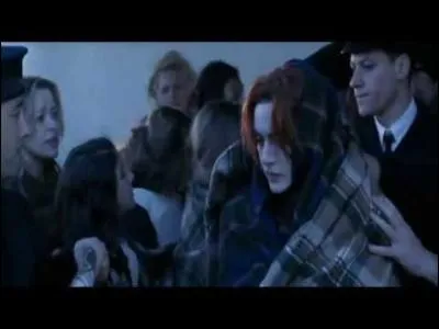 Combien de rescap&eacute;s les canots ont-ils remont&eacute;s de l'eau ?