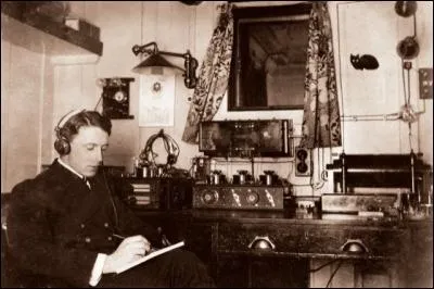 Quelle erreur a commis l'op&eacute;rateur radio du Titanic ?