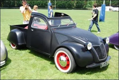Voici un pick-up 2 CV. Il y en a un autre à 2 réservoirs : sur quelle image ?