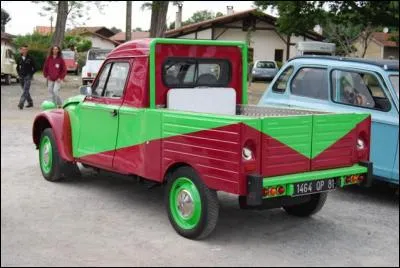 Ce pick-up a bien 2 réservoirs. Mais quel était le modèle de Citroën photographié à la question 6 ?