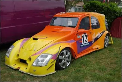 Retrouvez la 2 CV "Vigneron", car ce n'est pas celle-ci. Sur quelle image peut-on la retrouver ?